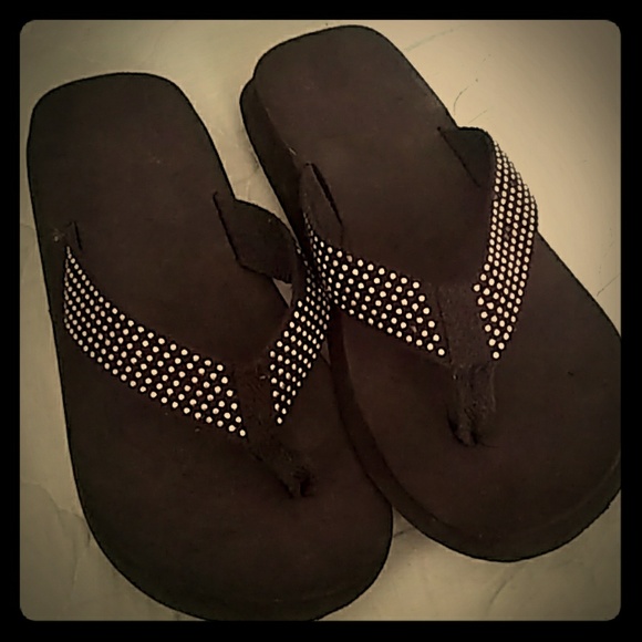 womens studded flip flops